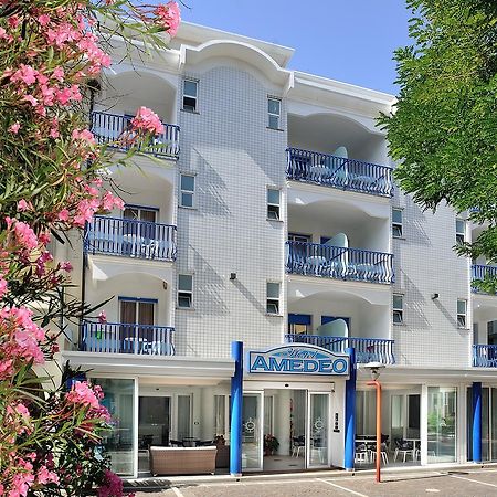 Hotel Amedeo Misano Adriatico Exterior photo