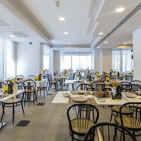 Hotel Amedeo Misano Adriatico Exterior photo