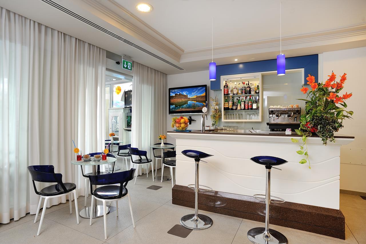 Hotel Amedeo Misano Adriatico Exterior photo
