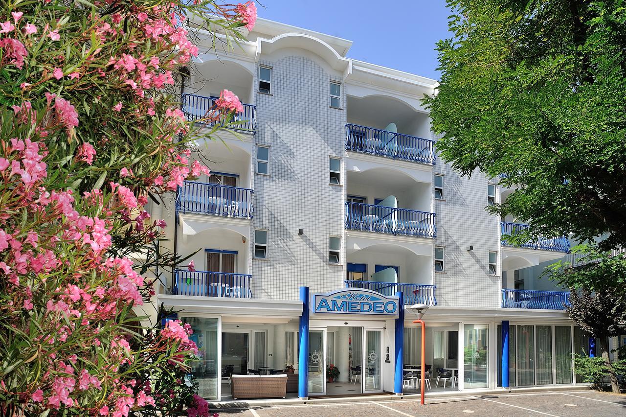 Hotel Amedeo Misano Adriatico Exterior photo