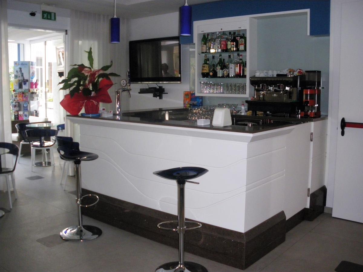 Hotel Amedeo Misano Adriatico Exterior photo