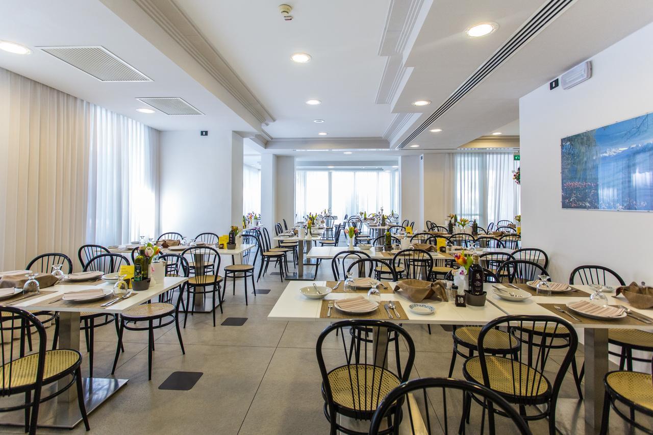 Hotel Amedeo Misano Adriatico Exterior photo